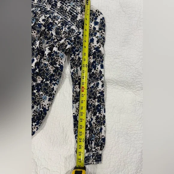 Free People Women’s Blue and White Floral Blouse Size S - Picture 6 of 11